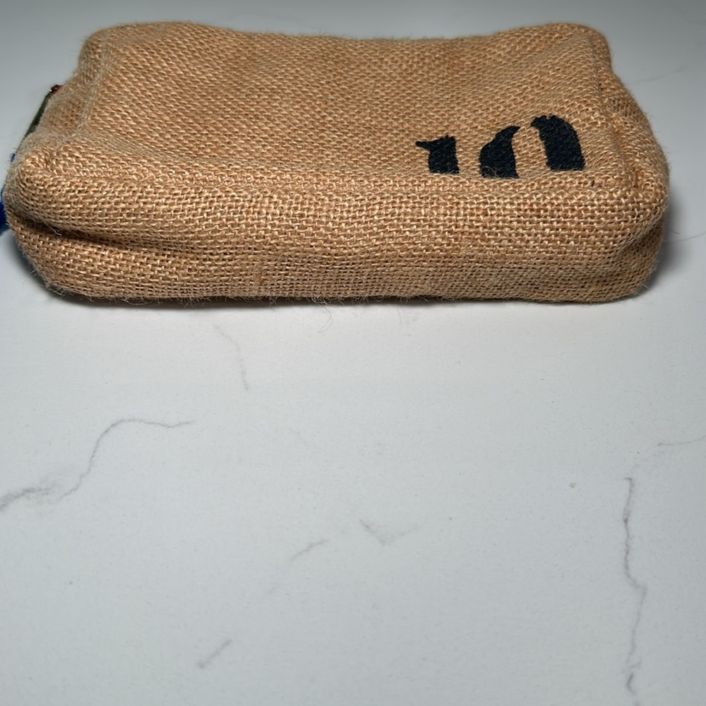 Feed Burlap Cosmetic Bag. Excellent Condition. Zip Closure with Tassel. - Picture 3 of 5